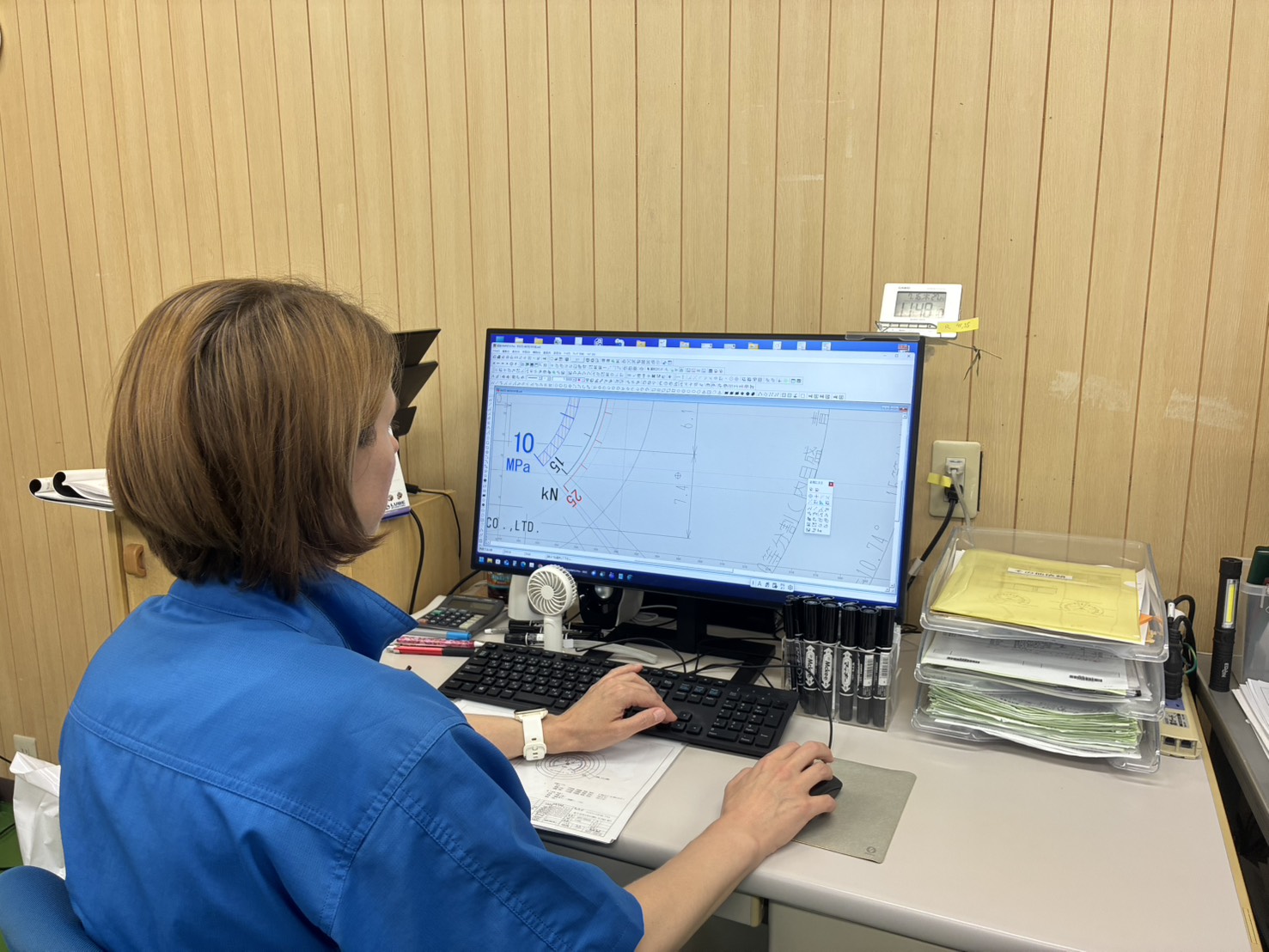 計測機器の設計開発スタッフ
