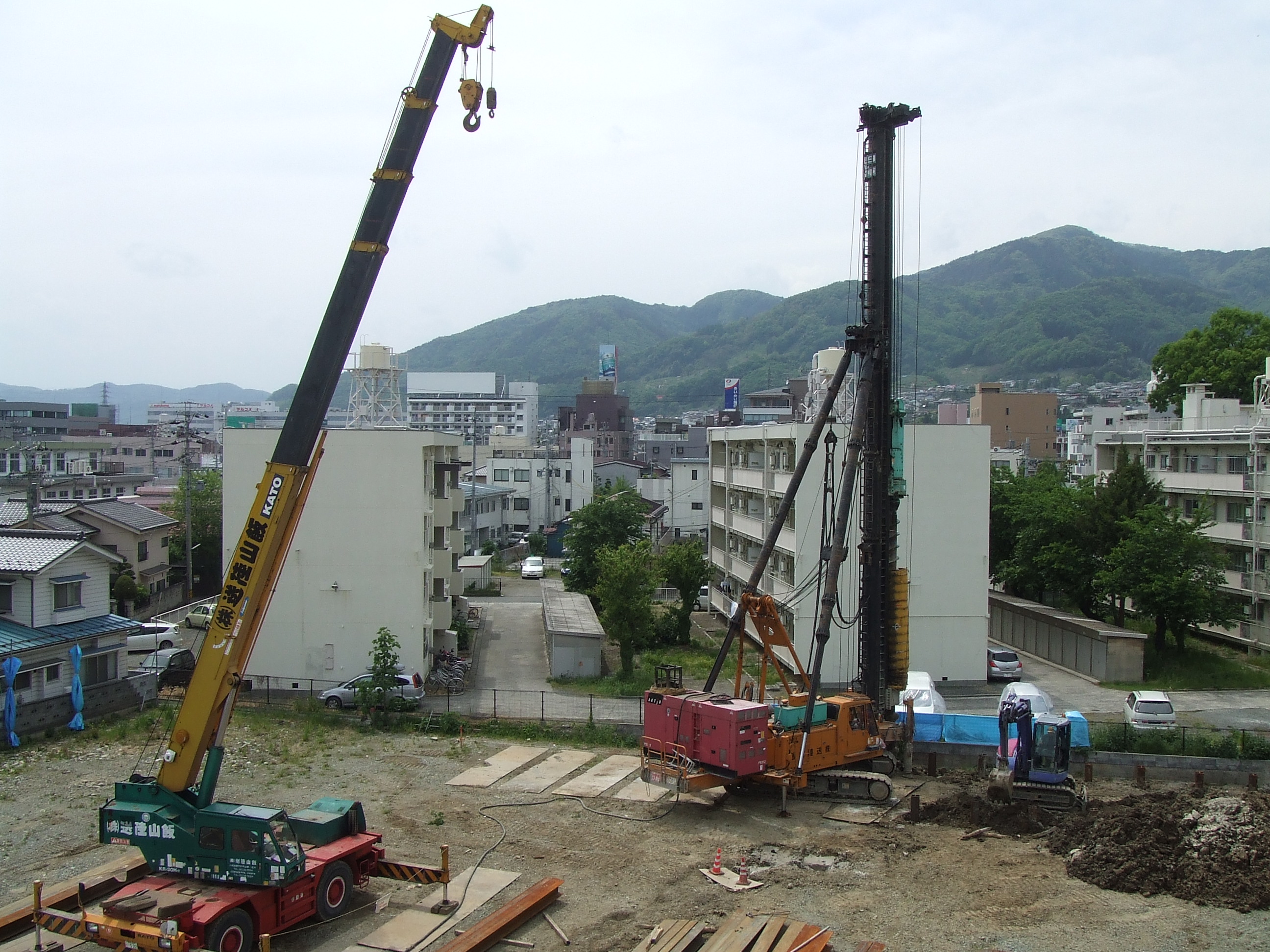 杭打ち・クレーン作業.JPG